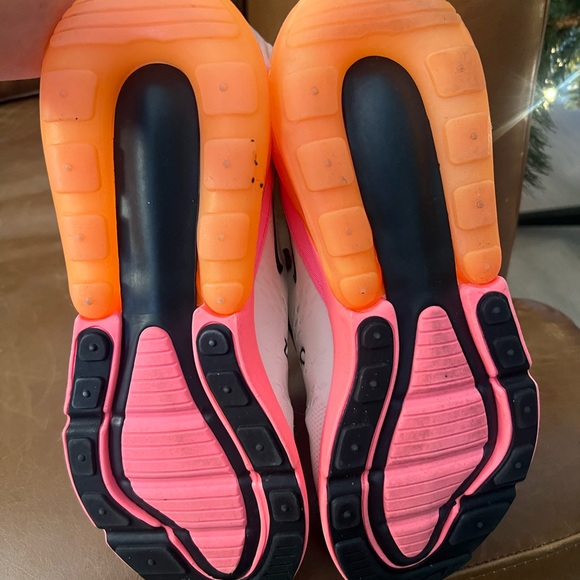 Women’s Nike Air Max 270 - Picture 5 of 6